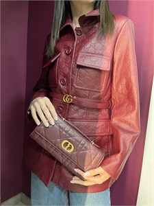 {{productViewItem.photos[photoViewList.activeNavIndex].Alt || productViewItem.photos[photoViewList.activeNavIndex].Description || 'Пиджак GUCCI'}}