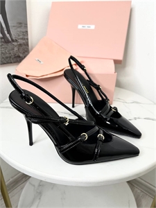 {{productViewItem.photos[photoViewList.activeNavIndex].Alt || productViewItem.photos[photoViewList.activeNavIndex].Description || 'Туфли MIU MIU'}}