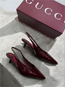 {{productViewItem.photos[photoViewList.activeNavIndex].Alt || productViewItem.photos[photoViewList.activeNavIndex].Description || 'Туфли GUCCI'}}