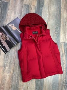 {{productViewItem.photos[photoViewList.activeNavIndex].Alt || productViewItem.photos[photoViewList.activeNavIndex].Description || 'Жилет LORO PIANA'}}