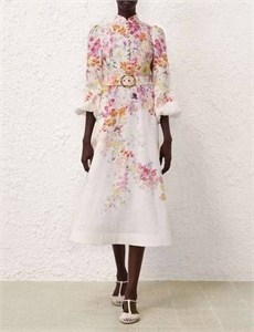 {{productViewItem.photos[photoViewList.activeNavIndex].Alt || productViewItem.photos[photoViewList.activeNavIndex].Description || 'Платье ZIMMERMANN'}}