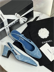 {{productViewItem.photos[photoViewList.activeNavIndex].Alt || productViewItem.photos[photoViewList.activeNavIndex].Description || 'Туфли CHANEL'}}