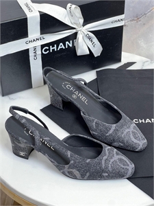 {{productViewItem.photos[photoViewList.activeNavIndex].Alt || productViewItem.photos[photoViewList.activeNavIndex].Description || 'Туфли CHANEL'}}