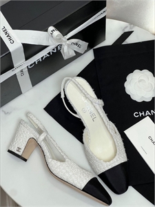 {{productViewItem.photos[photoViewList.activeNavIndex].Alt || productViewItem.photos[photoViewList.activeNavIndex].Description || 'Туфли CHANEL'}}