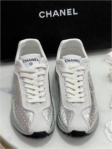 {{productViewItem.photos[photoViewList.activeNavIndex].Alt || productViewItem.photos[photoViewList.activeNavIndex].Description || 'Кроссовки CHANEL'}}