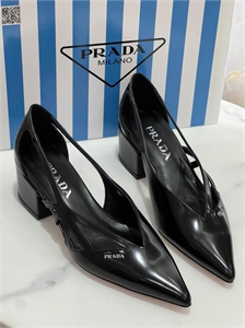{{productViewItem.photos[photoViewList.activeNavIndex].Alt || productViewItem.photos[photoViewList.activeNavIndex].Description || 'Туфли PRADA'}}