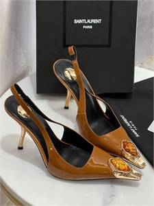 {{productViewItem.photos[photoViewList.activeNavIndex].Alt || productViewItem.photos[photoViewList.activeNavIndex].Description || 'Туфли YSL'}}