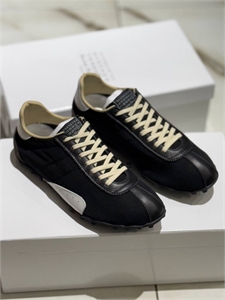 {{productViewItem.photos[photoViewList.activeNavIndex].Alt || productViewItem.photos[photoViewList.activeNavIndex].Description || 'Кроссовки MAISON MARGIELLA'}}