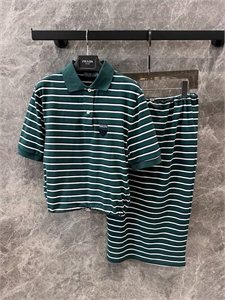 {{productViewItem.photos[photoViewList.activeNavIndex].Alt || productViewItem.photos[photoViewList.activeNavIndex].Description || 'Костюм PRADA'}}