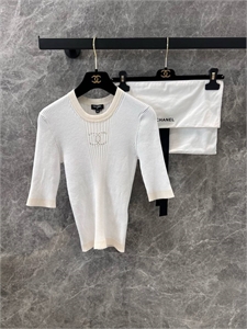 {{productViewItem.photos[photoViewList.activeNavIndex].Alt || productViewItem.photos[photoViewList.activeNavIndex].Description || 'Кофта CHANEL'}}