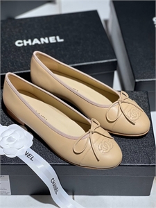 {{productViewItem.photos[photoViewList.activeNavIndex].Alt || productViewItem.photos[photoViewList.activeNavIndex].Description || 'Балетки CHANEL'}}