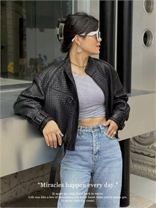 {{productViewItem.photos[photoViewList.activeNavIndex].Alt || productViewItem.photos[photoViewList.activeNavIndex].Description || 'Куртка BOTTEGA VENETA'}}