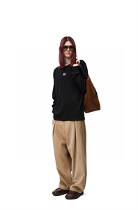 {{productViewItem.photos[photoViewList.activeNavIndex].Alt || productViewItem.photos[photoViewList.activeNavIndex].Description || 'Лонгслив LOEWE'}}
