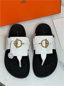 {{productViewItem.photos[photoViewList.activeNavIndex].Alt || productViewItem.photos[photoViewList.activeNavIndex].Description || 'Тапочки HERMES'}}
