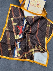 {{productViewItem.photos[photoViewList.activeNavIndex].Alt || productViewItem.photos[photoViewList.activeNavIndex].Description || 'Платок LOUIS VUITTON'}}