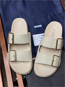 {{productViewItem.photos[photoViewList.activeNavIndex].Alt || productViewItem.photos[photoViewList.activeNavIndex].Description || 'Тапочки PRADA'}}