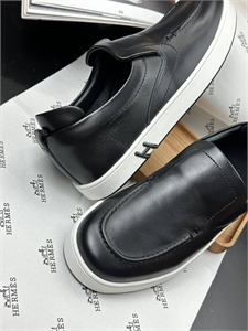 {{productViewItem.photos[photoViewList.activeNavIndex].Alt || productViewItem.photos[photoViewList.activeNavIndex].Description || 'Слипоны Hermes'}}