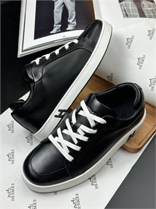 {{productViewItem.photos[photoViewList.activeNavIndex].Alt || productViewItem.photos[photoViewList.activeNavIndex].Description || 'Кеды Hermes'}}