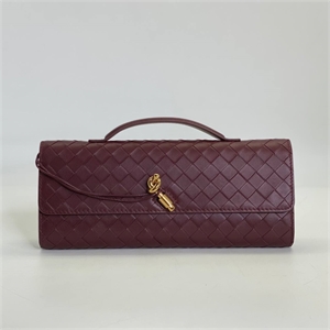{{productViewItem.photos[photoViewList.activeNavIndex].Alt || productViewItem.photos[photoViewList.activeNavIndex].Description || 'Клатч BOTTEGA VENETA 30.5 см'}}