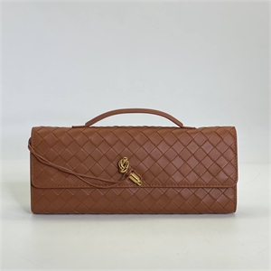 {{productViewItem.photos[photoViewList.activeNavIndex].Alt || productViewItem.photos[photoViewList.activeNavIndex].Description || 'Клатч BOTTEGA VENETA 30.5 см'}}