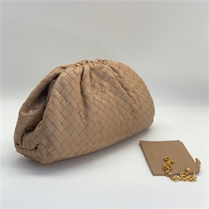 {{productViewItem.photos[photoViewList.activeNavIndex].Alt || productViewItem.photos[photoViewList.activeNavIndex].Description || 'Сумка BOTTEGA VENETA 37 см'}}