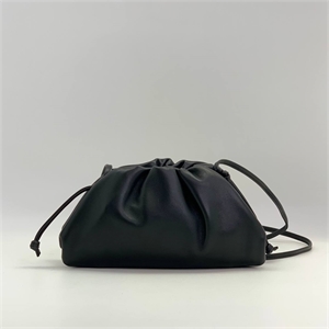 {{productViewItem.photos[photoViewList.activeNavIndex].Alt || productViewItem.photos[photoViewList.activeNavIndex].Description || 'Сумка BOTTEGA VENETA 22 см'}}