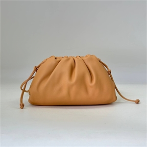 {{productViewItem.photos[photoViewList.activeNavIndex].Alt || productViewItem.photos[photoViewList.activeNavIndex].Description || 'Сумка BOTTEGA VENETA 22 см'}}