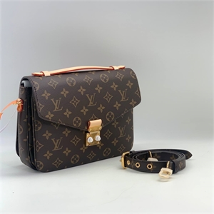 {{productViewItem.photos[photoViewList.activeNavIndex].Alt || productViewItem.photos[photoViewList.activeNavIndex].Description || 'Сумка LOUIS VUITTON 24 см'}}