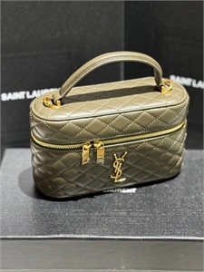 {{productViewItem.photos[photoViewList.activeNavIndex].Alt || productViewItem.photos[photoViewList.activeNavIndex].Description || 'Сумка YSL'}}