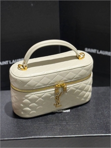 {{productViewItem.photos[photoViewList.activeNavIndex].Alt || productViewItem.photos[photoViewList.activeNavIndex].Description || 'Сумка YSL'}}