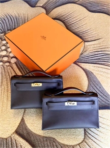 {{productViewItem.photos[photoViewList.activeNavIndex].Alt || productViewItem.photos[photoViewList.activeNavIndex].Description || 'Сумка HERMES'}}