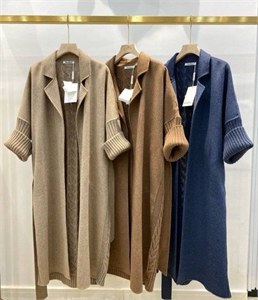 {{productViewItem.photos[photoViewList.activeNavIndex].Alt || productViewItem.photos[photoViewList.activeNavIndex].Description || 'Пальто MAX MARA'}}