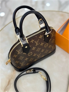 {{productViewItem.photos[photoViewList.activeNavIndex].Alt || productViewItem.photos[photoViewList.activeNavIndex].Description || 'Сумка LOUIS VUITTON'}}