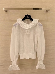 {{productViewItem.photos[photoViewList.activeNavIndex].Alt || productViewItem.photos[photoViewList.activeNavIndex].Description || 'Кофта CHANEL'}}
