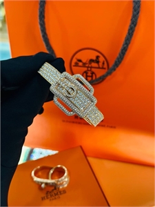 {{productViewItem.photos[photoViewList.activeNavIndex].Alt || productViewItem.photos[photoViewList.activeNavIndex].Description || 'Браслет HERMES'}}