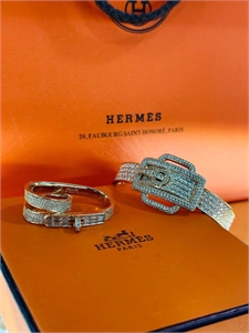 {{productViewItem.photos[photoViewList.activeNavIndex].Alt || productViewItem.photos[photoViewList.activeNavIndex].Description || 'Кольцо HERMES'}}