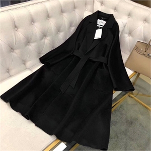 {{productViewItem.photos[photoViewList.activeNavIndex].Alt || productViewItem.photos[photoViewList.activeNavIndex].Description || 'Пальто MAX MARA'}}