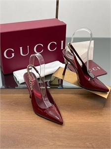 {{productViewItem.photos[photoViewList.activeNavIndex].Alt || productViewItem.photos[photoViewList.activeNavIndex].Description || 'Туфли GUCCI'}}