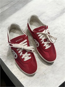{{productViewItem.photos[photoViewList.activeNavIndex].Alt || productViewItem.photos[photoViewList.activeNavIndex].Description || 'Кроссовки GUCCI'}}