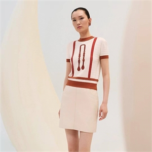 {{productViewItem.photos[photoViewList.activeNavIndex].Alt || productViewItem.photos[photoViewList.activeNavIndex].Description || 'Кофта Hermes'}}