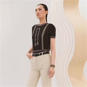 {{productViewItem.photos[photoViewList.activeNavIndex].Alt || productViewItem.photos[photoViewList.activeNavIndex].Description || 'Кофта Hermes'}}