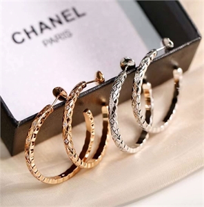 {{productViewItem.photos[photoViewList.activeNavIndex].Alt || productViewItem.photos[photoViewList.activeNavIndex].Description || 'Серьги CHANEL'}}
