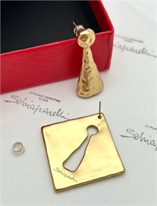 {{productViewItem.photos[photoViewList.activeNavIndex].Alt || productViewItem.photos[photoViewList.activeNavIndex].Description || 'Серьги Schiaparelli'}}