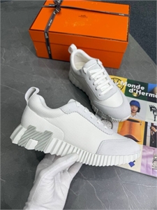 {{productViewItem.photos[photoViewList.activeNavIndex].Alt || productViewItem.photos[photoViewList.activeNavIndex].Description || 'Кроссовки HERMES'}}