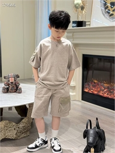 {{productViewItem.photos[photoViewList.activeNavIndex].Alt || productViewItem.photos[photoViewList.activeNavIndex].Description || 'Костюм Dior'}}