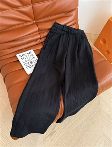 {{productViewItem.photos[photoViewList.activeNavIndex].Alt || productViewItem.photos[photoViewList.activeNavIndex].Description || 'Льняные штаны MAISON MARGIELA'}}