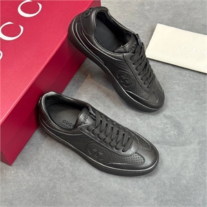 {{productViewItem.photos[photoViewList.activeNavIndex].Alt || productViewItem.photos[photoViewList.activeNavIndex].Description || 'Кроссовки GUCCI'}}