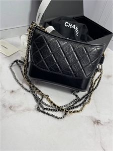 {{productViewItem.photos[photoViewList.activeNavIndex].Alt || productViewItem.photos[photoViewList.activeNavIndex].Description || 'Сумка CHANEL'}}