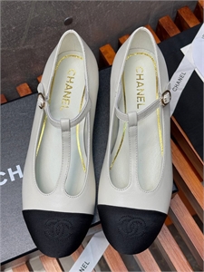 {{productViewItem.photos[photoViewList.activeNavIndex].Alt || productViewItem.photos[photoViewList.activeNavIndex].Description || 'Балетки CHANEL'}}