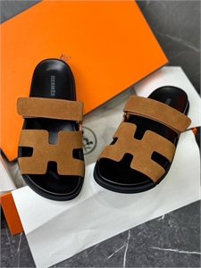 {{productViewItem.photos[photoViewList.activeNavIndex].Alt || productViewItem.photos[photoViewList.activeNavIndex].Description || 'Тапочки HERMES'}}